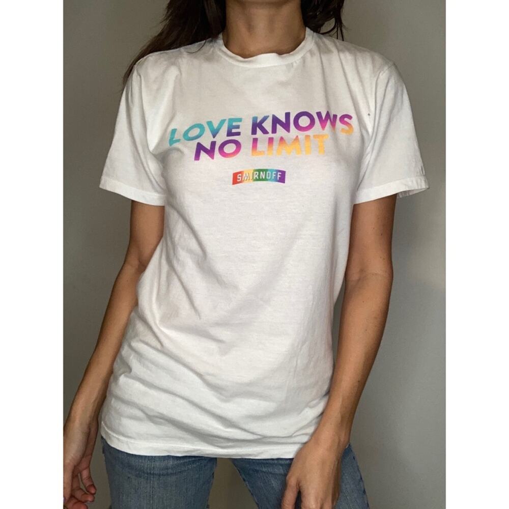 LOVE KNOWS NO LIMITS TEE | SMALL
